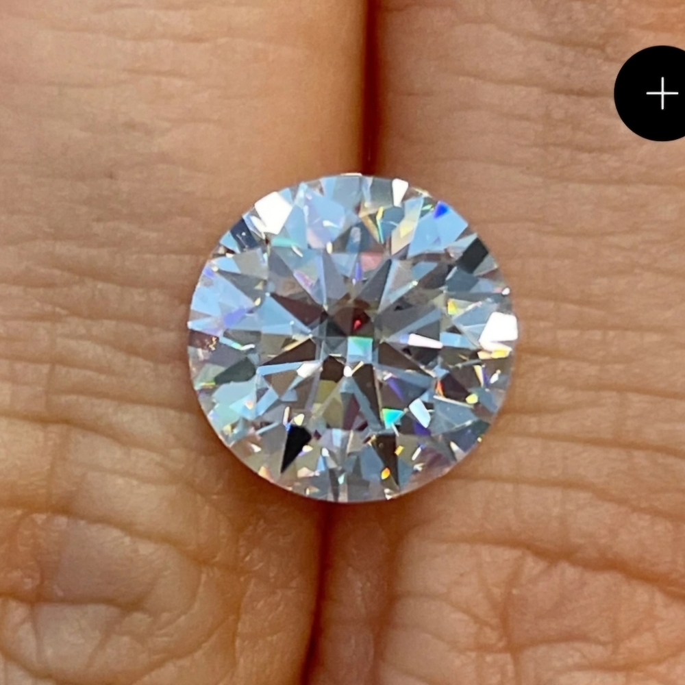 Round brilliant moissanite 4 carats